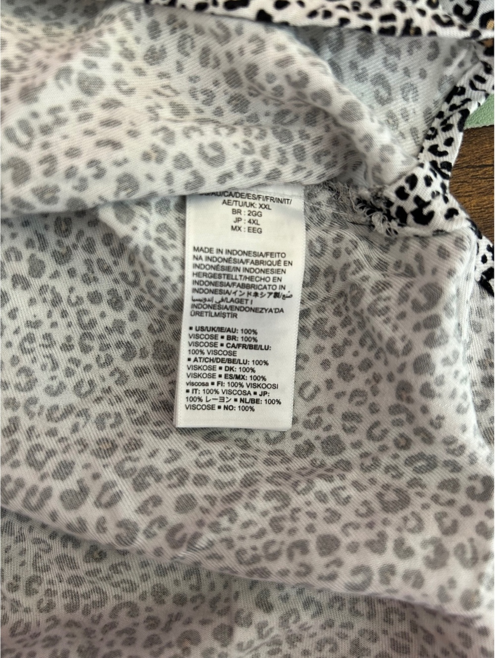 AMAZON ESSENTIALS Women’s Button Down Short Sleeve Leopard Print Top / Size: XXL - Picture 6 of 7
